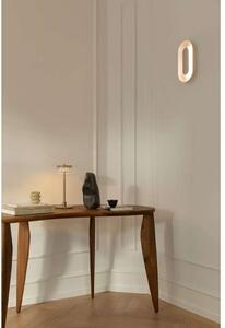 Nuura Aps LED стенна лампа Sasi, височина 29 cm, цвят месинг, метал, Затъмняване, Злато / месинг, Дневна/трапезария, Метал, Скандинавски