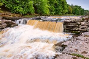 Флизелинов фототапет водопад айсгарт, йоркшир 375 x 250 см