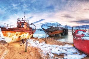 Флизелинов фототапет ръждясали рибарски лодки 375 x 250 см
