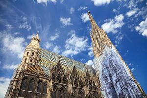 Флизелинов фототапет виенската катедрала 375 x 250 см