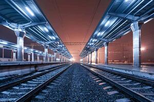 Флизелинов фототапет железопътна гара през нощта 375 x 250 см