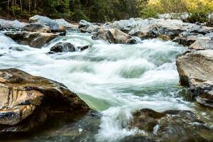 Флизелинов фототапет водопад чианг май 375 x 250 см