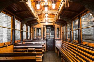Флизелинов фототапет интериор на стар трамвай 375 x 250 см