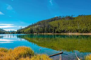 Флизелинов фототапет езеро йелоустоун 375 x 250 см