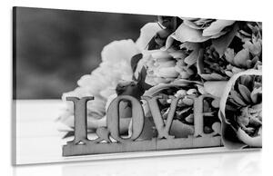 Картина на платно – Божури с надпис Love в черно-бяло