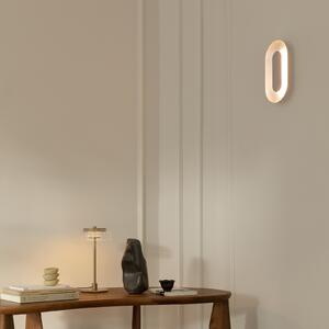 Nuura Aps LED стенна лампа Sasi, височина 29 cm, сребрист цвят, метал, Затъмняване, Металик, Дневна/трапезария, Метал, Скандинавски