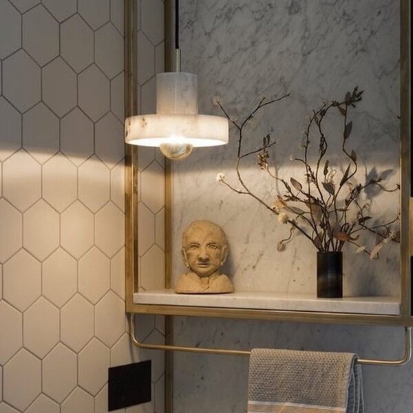 Tom Dixon LED висяща лампа Stone, бяла, Ø 18 cm, мрамор, Затъмняване, Бял, Дневна/трапезария, Мрамор, Дизайн