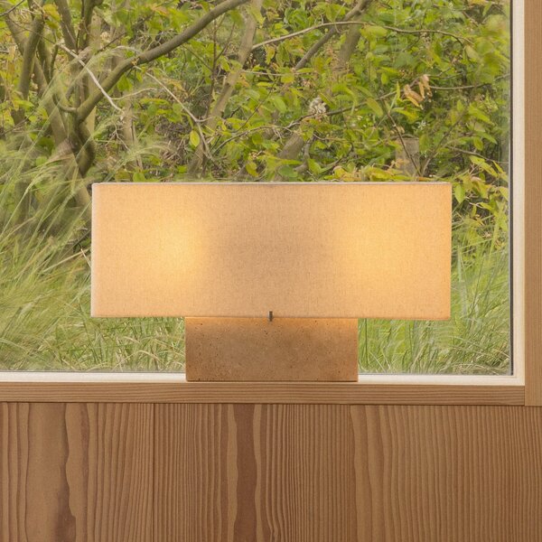 Audo Copenhagen Настолна лампа Nonna, травертин/пясъчен цвят, височина 30 cm, Бежов, Дневна/трапезария, Плат / текстил, Дизайн