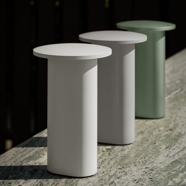 FRITZ HANSEN LED акумулаторна настолна лампа Solae, бяла, алуминий, IP44, Затъмняване, Бял, Дневна/трапезария, Алуминий, Модерен