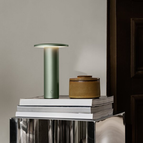FRITZ HANSEN LED акумулаторна настолна лампа Solae, зелена, алуминий, IP44, Затъмняване, Зелен, Дневна/трапезария, Алуминий, Модерен