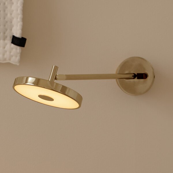 UMAGE LED стенна лампа Asteria LONG HW, полиран месинг, 45 cm, Затъмняване, Злато / месинг, Дневна/трапезария, Метал, Дизайн, Стенна розетка отдолу