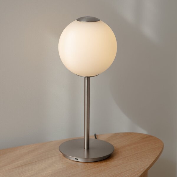 UMAGE LED настолна лампа Audrey, цвят стомана, височина 37 cm, Затъмняване, Металик, Дневна/трапезария, Метал, Дизайн, Глобус