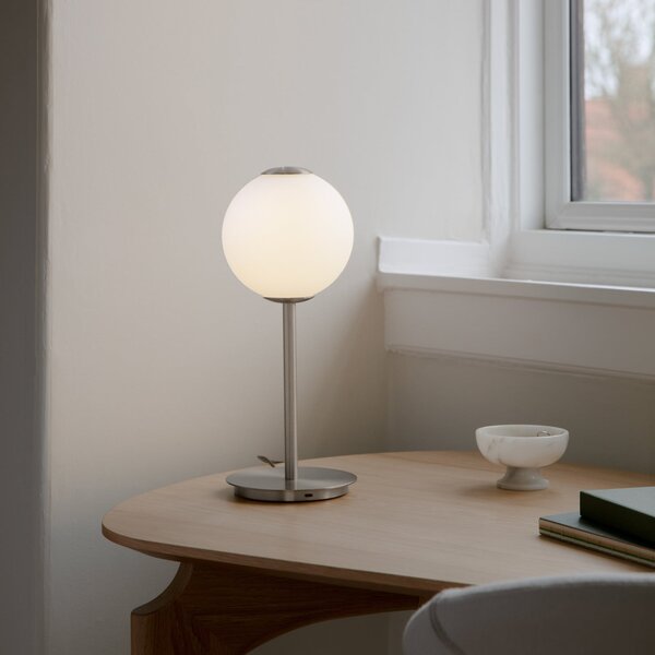 UMAGE LED настолна лампа Audrey, цвят стомана, височина 37 cm, Затъмняване, Металик, Дневна/трапезария, Метал, Дизайн, Глобус