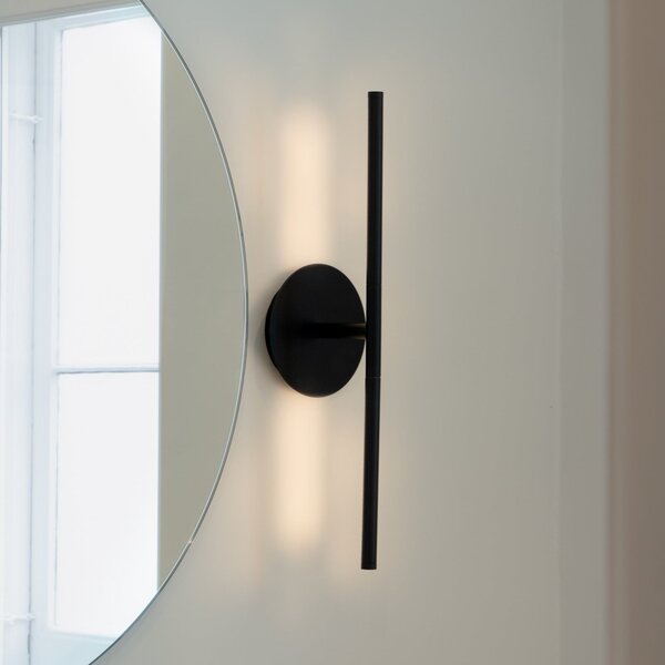 UMAGE LED стенна лампа Omni, черна, ширина 54 cm, 2-крилна., Затъмняване, Черен, Дневна/трапезария, Алуминий, Дизайн