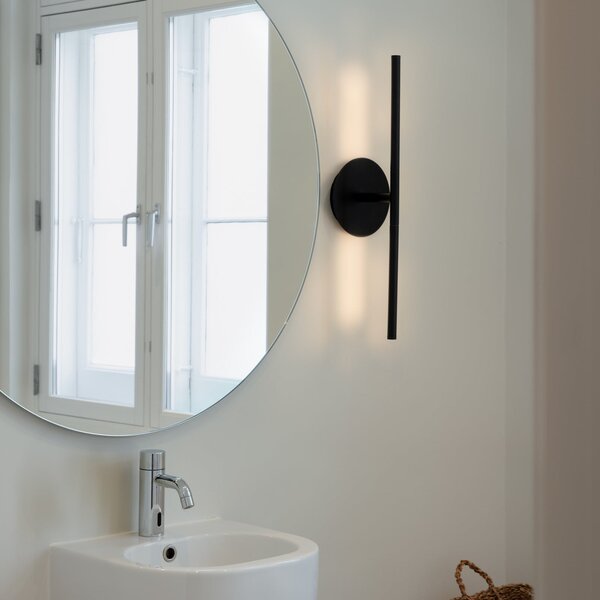 UMAGE LED стенна лампа Omni, черна, ширина 54 cm, 2-крилна., Затъмняване, Черен, Дневна/трапезария, Алуминий, Дизайн