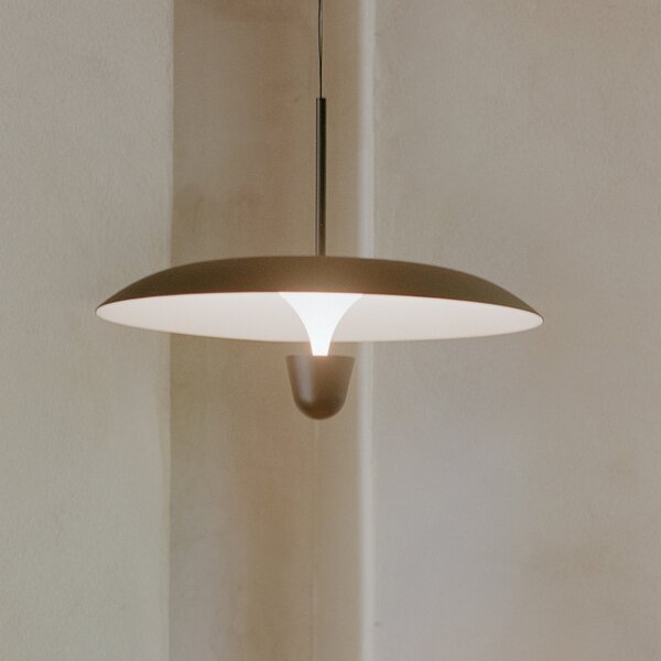 New Works LED висяща лампа Kantarell, Ø 55 cm, черна, Затъмняване, Черен, Дневна/трапезария, Метал, Дизайн