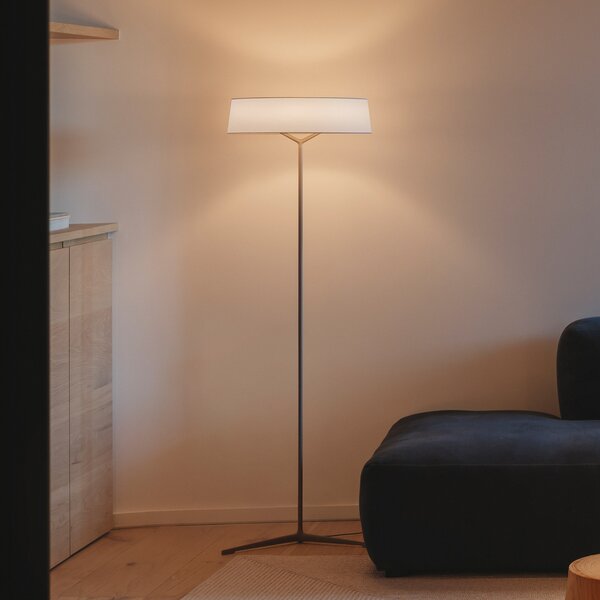 Vibia LED стояща лампа DAMA, бежова, височина 140 cm хартия/метал, Затъмняване, Бежов, Дневна/трапезария, Хартия / картон, Дизайн