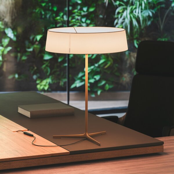 Vibia LED настолна лампа DAMA, бежова, височина 61 cm хартия/метал, Затъмняване, Бежов, Дневна/трапезария, Хартия / картон, Дизайн