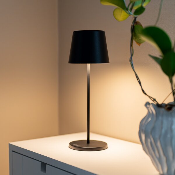Konstsmide LED акумулаторна настолна лампа Vence, височина 32 cm, черна, IP54, USB, Затъмняване, Черен, Дневна/трапезария, Алуминий, Модерен