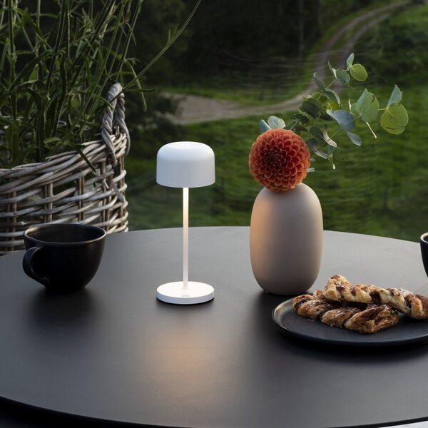 Konstsmide LED акумулаторна настолна лампа Lille, височина 20 cm, бяла, IP54, USB, Затъмняване, Бял, Дневна/трапезария, Алуминий, Модерен