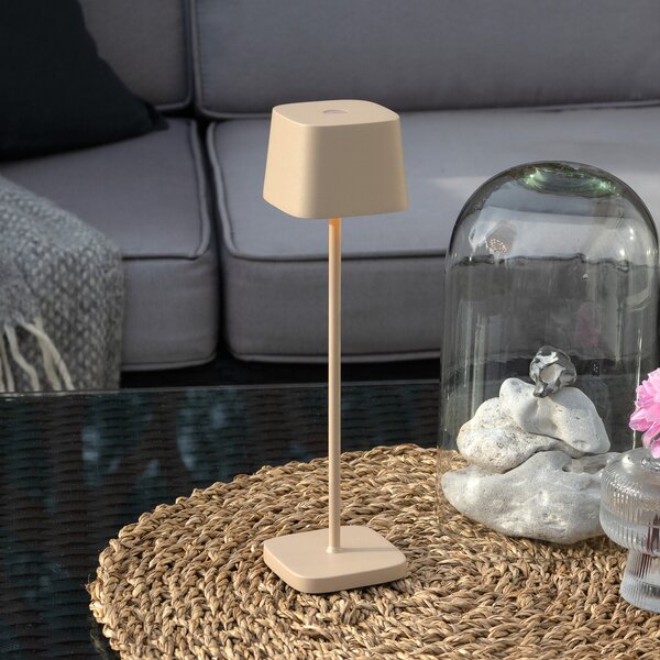 Konstsmide LED акумулаторна настолна лампа Capri, височина 25 cm, цвят пясък, IP54, Затъмняване, Бежов, Дневна/трапезария, Метал, Модерен