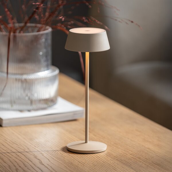 Konstsmide LED акумулаторна настолна лампа Menton, пясъчен цвят, височина 27 cm, IP54, USB, Затъмняване, Бежов, Дневна/трапезария, Метал, Модерен