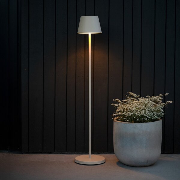 Konstsmide LED акумулаторна стояща лампа Pomezia, пясъчен цвят, 124 cm, IP54, USB, Затъмняване, Бежов, Дневна/трапезария, Алуминий, Модерен