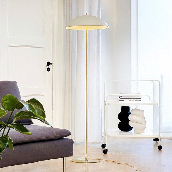 Dyberg Larsen стояща лампа Globus, височина 150 cm, бежова/месинг, Злато / месинг, Дневна/трапезария, Метал, Скандинавски