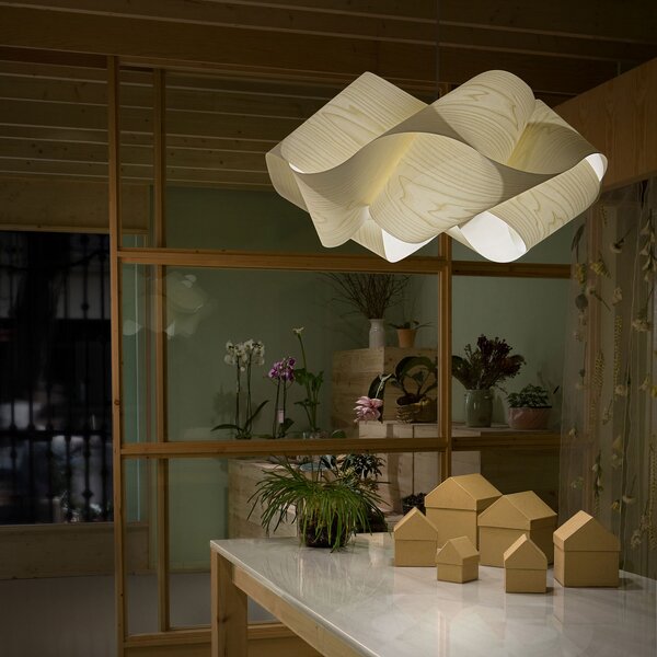 LZF LAMPS Висулка Swirl, черен кабел Ø 54cm слонова кост, Затъмняване, Дърво, Дневна/трапезария, Дървесина, Дизайн