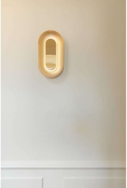 Nuura Aps LED стенна лампа Sasi, височина 29 cm, цвят месинг, метал, Затъмняване, Злато / месинг, Дневна/трапезария, Метал, Скандинавски