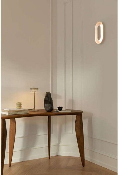 Nuura Aps LED стенна лампа Sasi, височина 29 cm, цвят месинг, метал, Затъмняване, Злато / месинг, Дневна/трапезария, Метал, Скандинавски