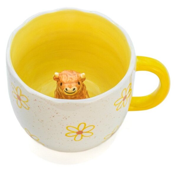 Жълта/кремава порцеланова чаша 350 ml Surprise Highland Cow – Sass & Belle