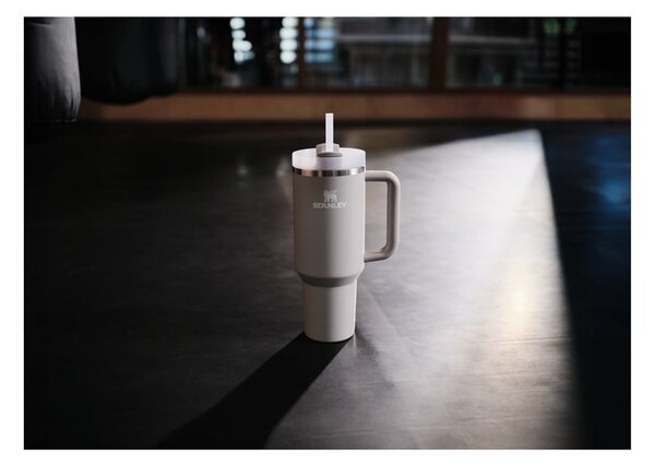 Светлосив термос със сламка от неръждаема стомана 1,18 l Quencher H2.0 FlowState Tumbler Ash – Stanley