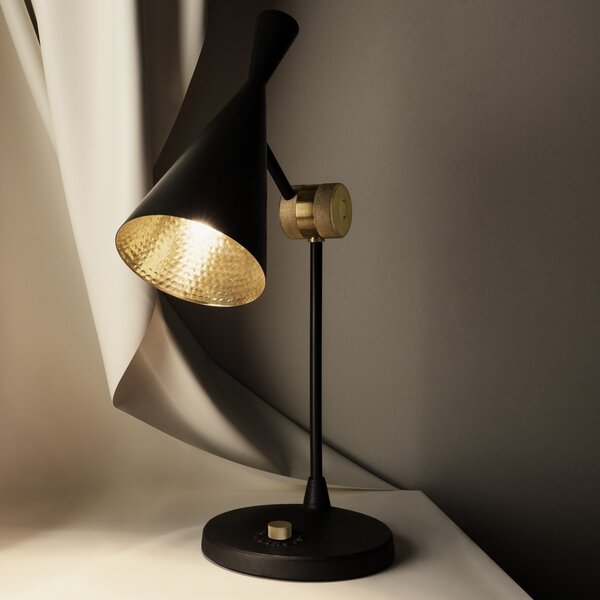Tom Dixon LED настолна лампа Beat, черна, месинг, височина 53 см, Затъмняване, Черен, Дневна/трапезария, Месинг, Дизайн