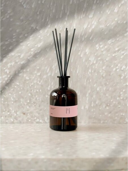 Дифузер #68 Peony, Linen, Fern – Perfumed Prague