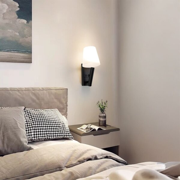 LED стенна лампа с USB порт LED/2W/230V 3000K черна/бяла