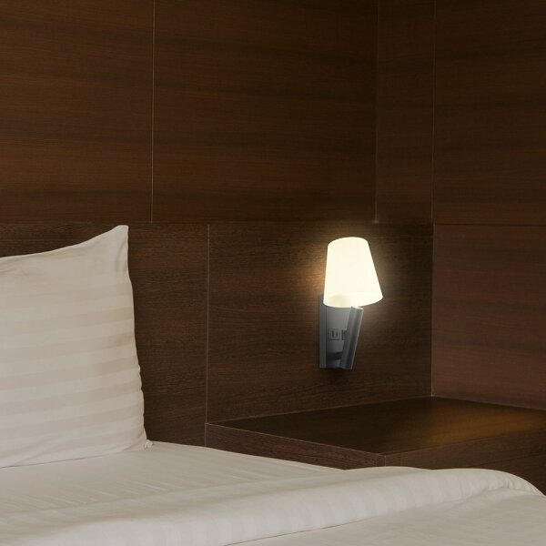 LED стенна лампа с USB порт LED/2W/230V 3000K черна/бяла