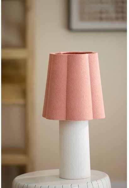 Настолна лампа в цвят сьомга/кремава с текстилен абажур (височина 50 cm) Musaby – Light & Living