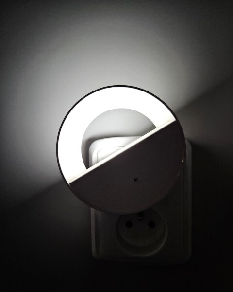 LED Нощна лампа със сензор за здрач LED/0,5W/230V бял
