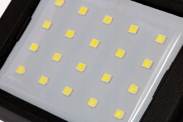 Соларна LED стенна лампа със сензор LED/0,55W/3,7V 1200 mAh IP65