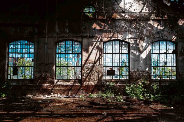 Флизелинов фототапет изоставен индустриален интериор 375 x 250 см