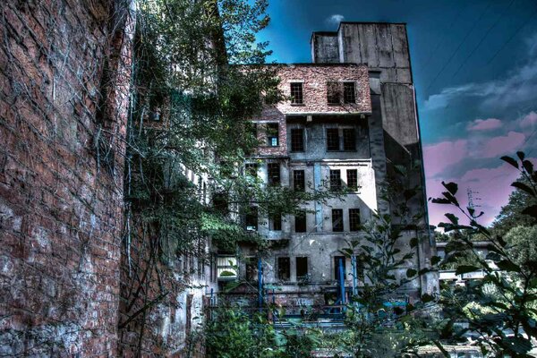 Флизелинов фототапет изоставена водна мелница 375 x 250 см
