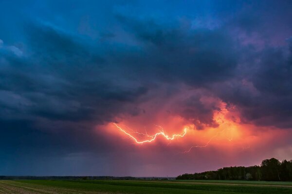 Флизелинов фототапет нощна буря 375 x 250 см