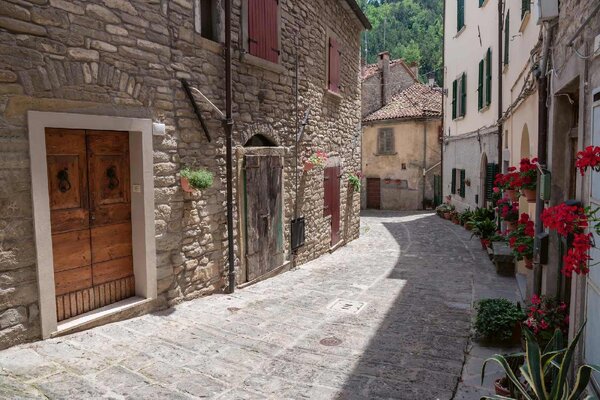 Флизелинов фототапет стара улица в италия 375 x 250 см