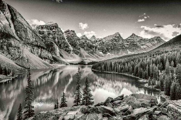 Флизелинов фототапет езеро в скалистите планини 375 x 250 см