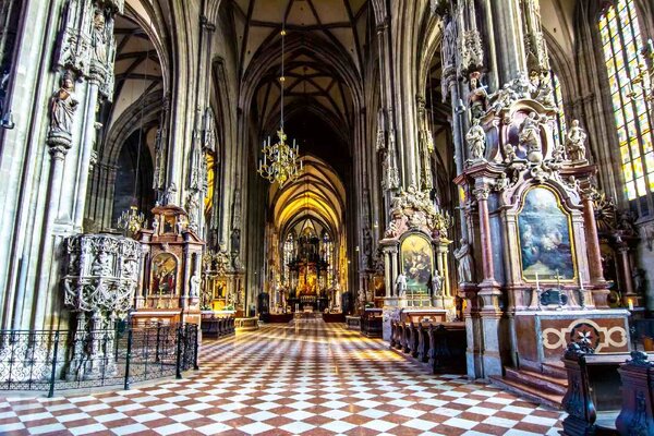 Флизелинов фототапет катедралата свети стефан 375 x 250 см