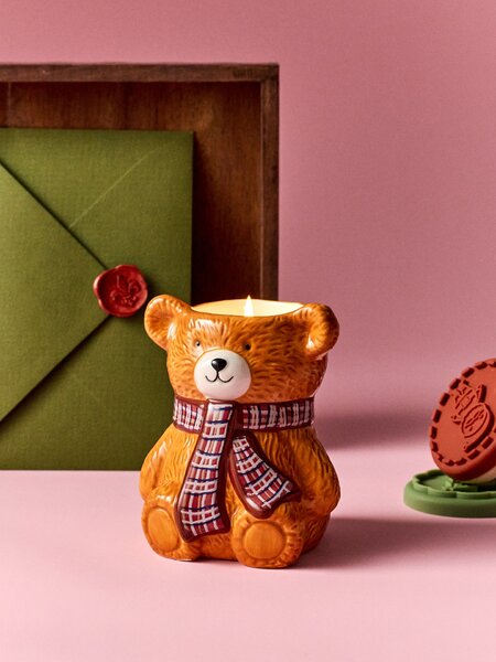 Sinsay - Ароматна свещ във формата на мече Gingerbread Cookies - бежово