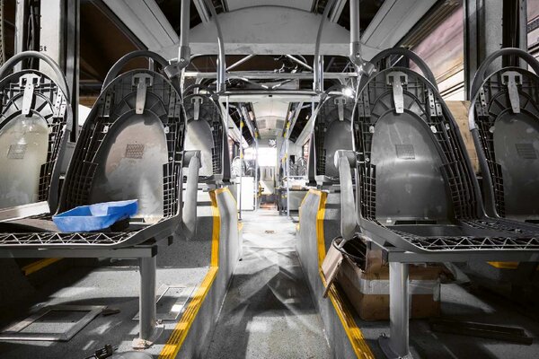 Флизелинов фототапет разглобяване на автобус 375 x 250 см