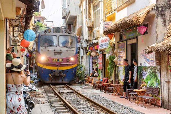 Флизелинов фототапет влак в ханой 375 x 250 см