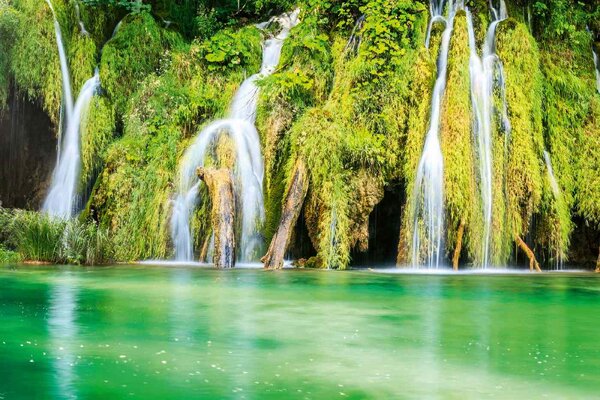 Флизелинов фототапет плитвички водопади 375 x 250 см